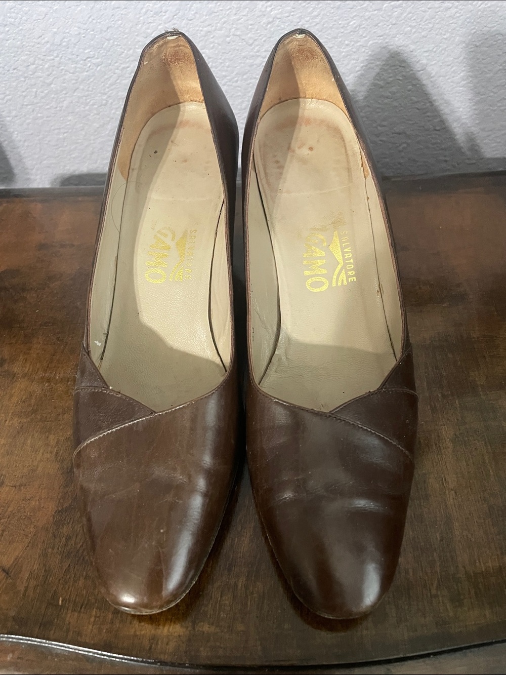 Ferragamo Chocolate Brown Pump Heel Shoe size 6 1/2B